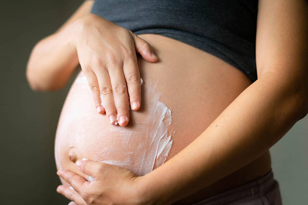 crème anti-vergetures, femme enceinte, grossesse